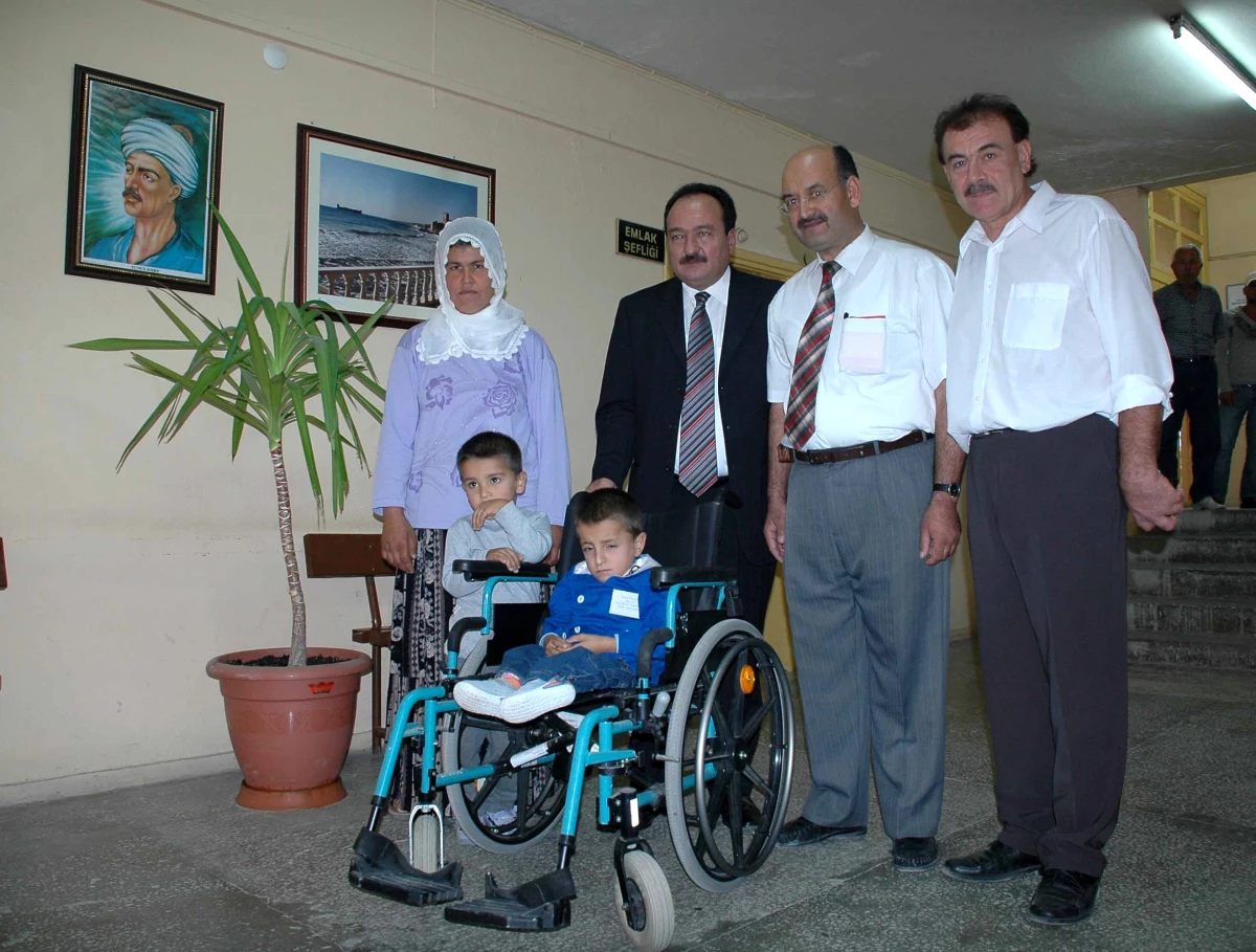 Gurbetçiden Engelli Öğrenciye Tekerlekli Sandalye