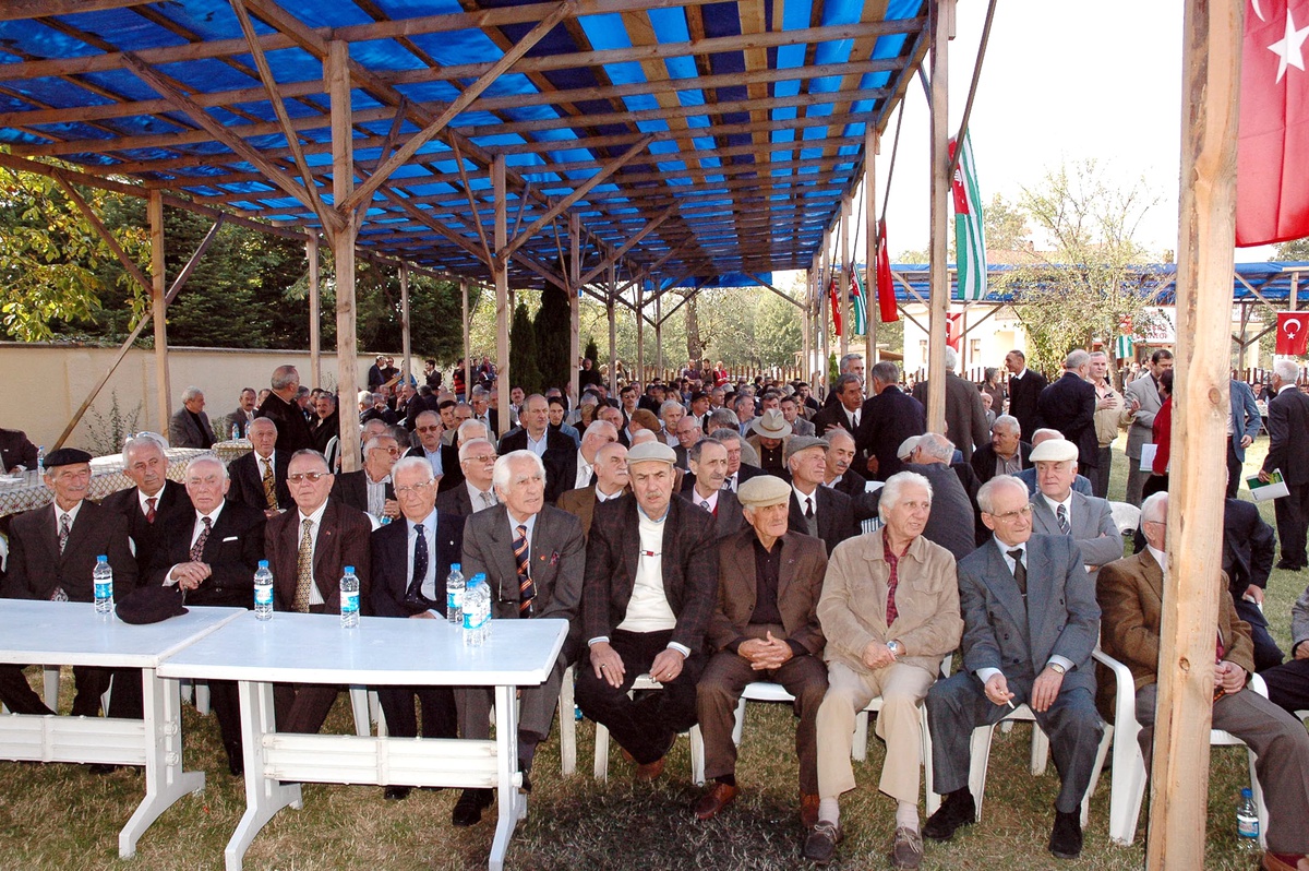 Kafkasya Kökenli Vatandaşlar Hendek'te Toplandı