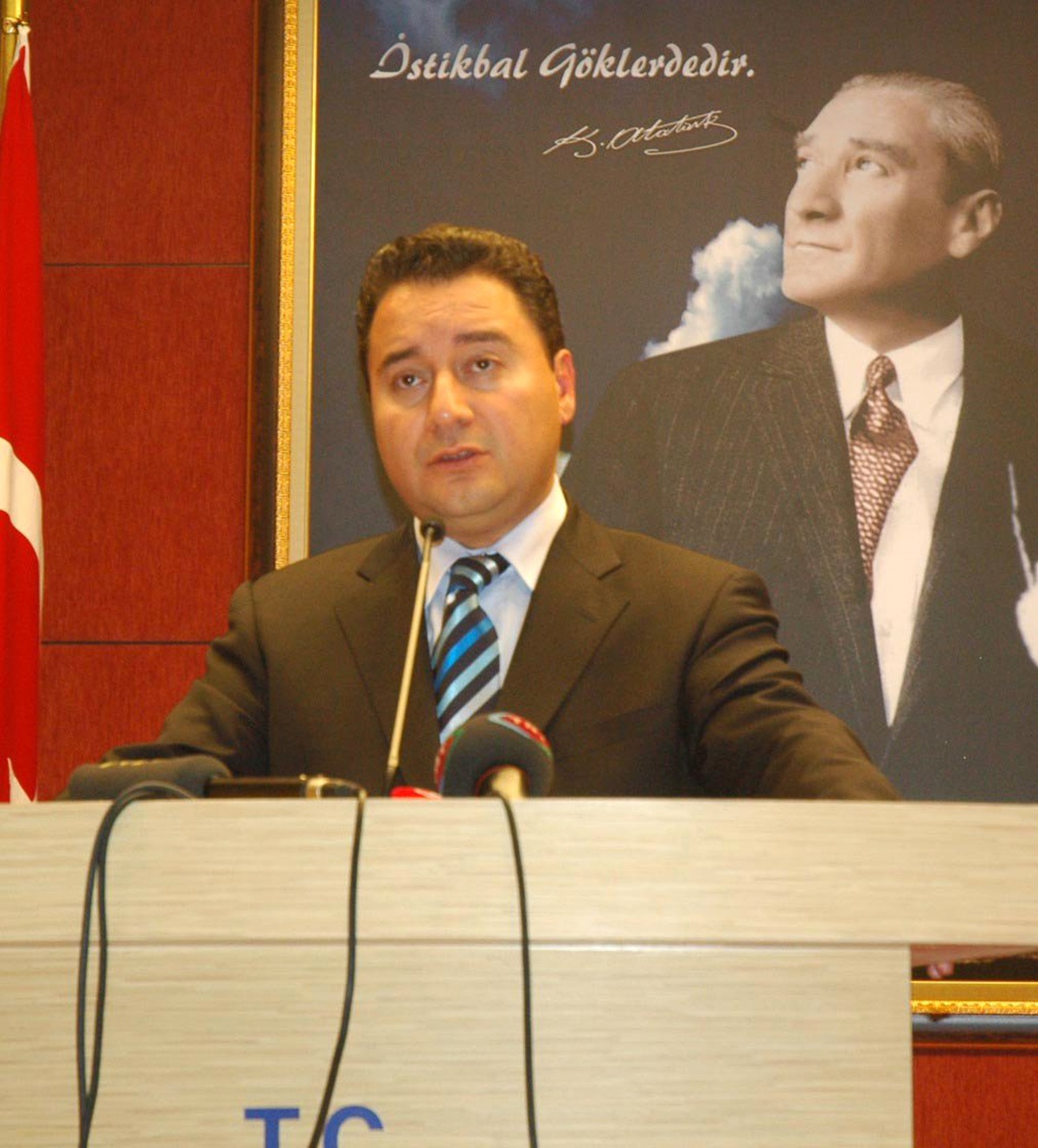 Dışişleri Bakanı Babacan Türkiye\'ye Döndü