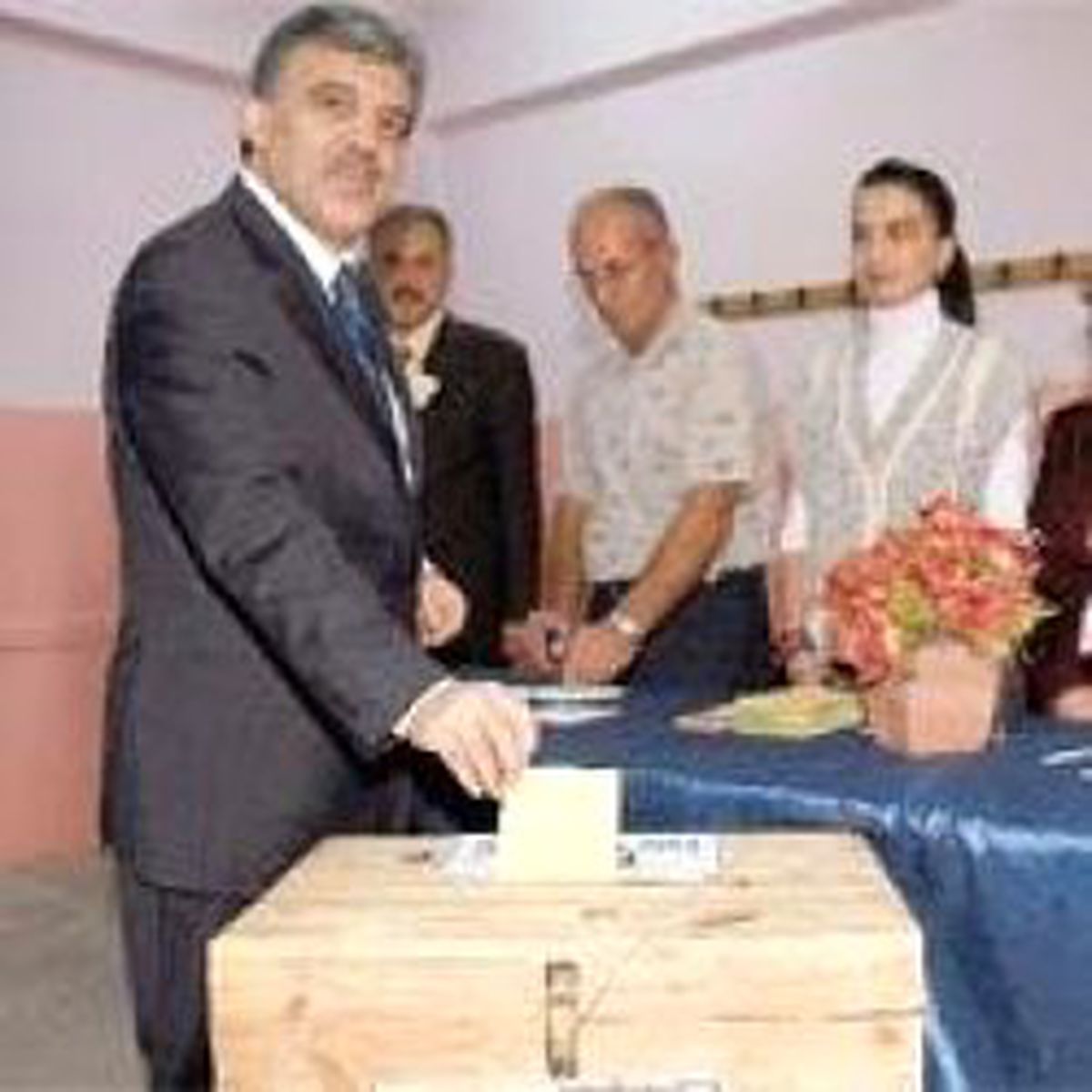 Referandumdan \'Gül Kaosu\' Çıktı