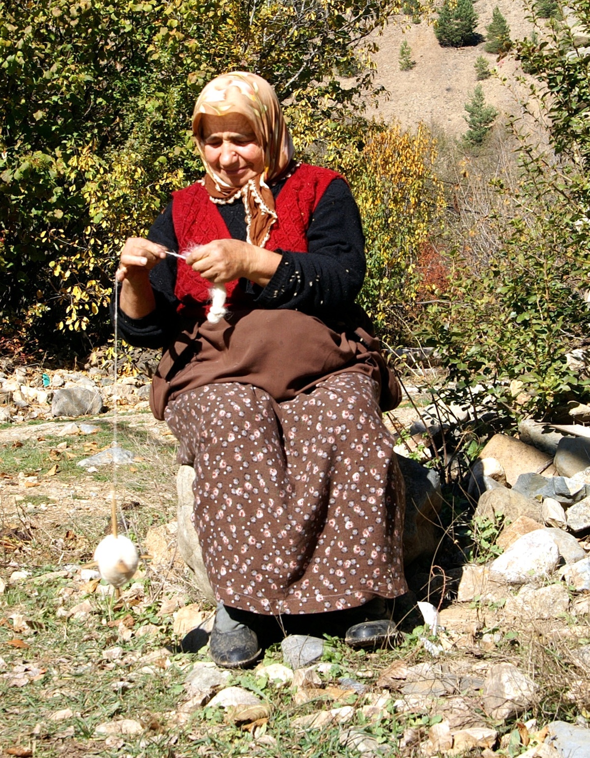 Teknolojiye Meydan Okuyor, Kendi Çorap ve Patiklerini Kendi Örüyor.