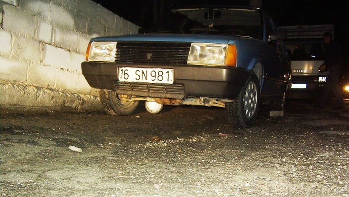 Otomobilin Altındaki Tüpler Korkuttu