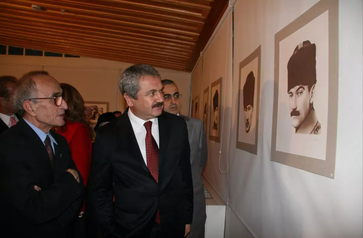 Mülkiyeli Sanatçıdan Atatürk Resim Sergisi