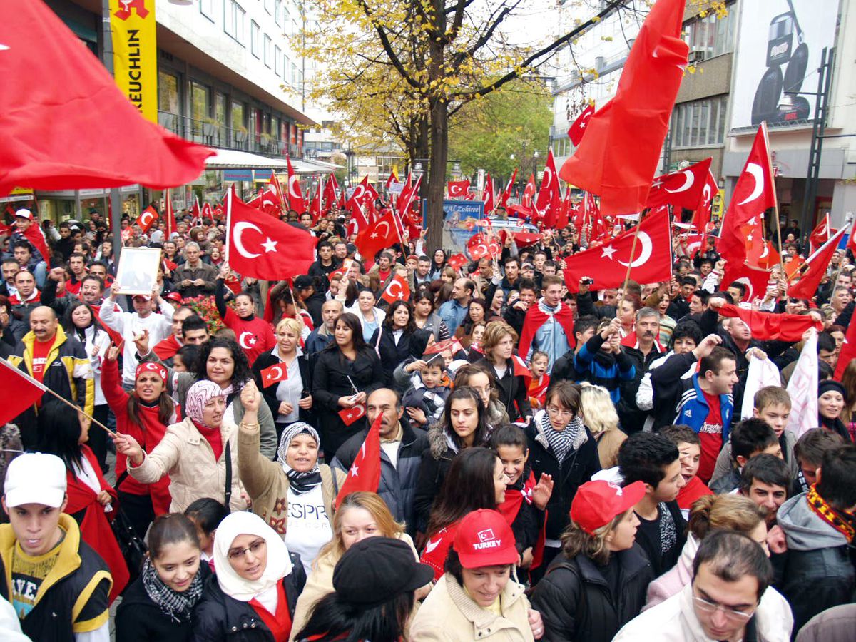 Dortmud'da 5 Bin Kişi Terörü Lanetledi