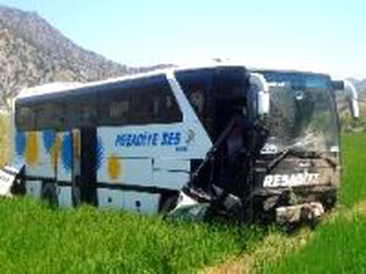 Çorum'da Yolcu Otobüsü Otomobille Çarpıştı: 4 Ölü