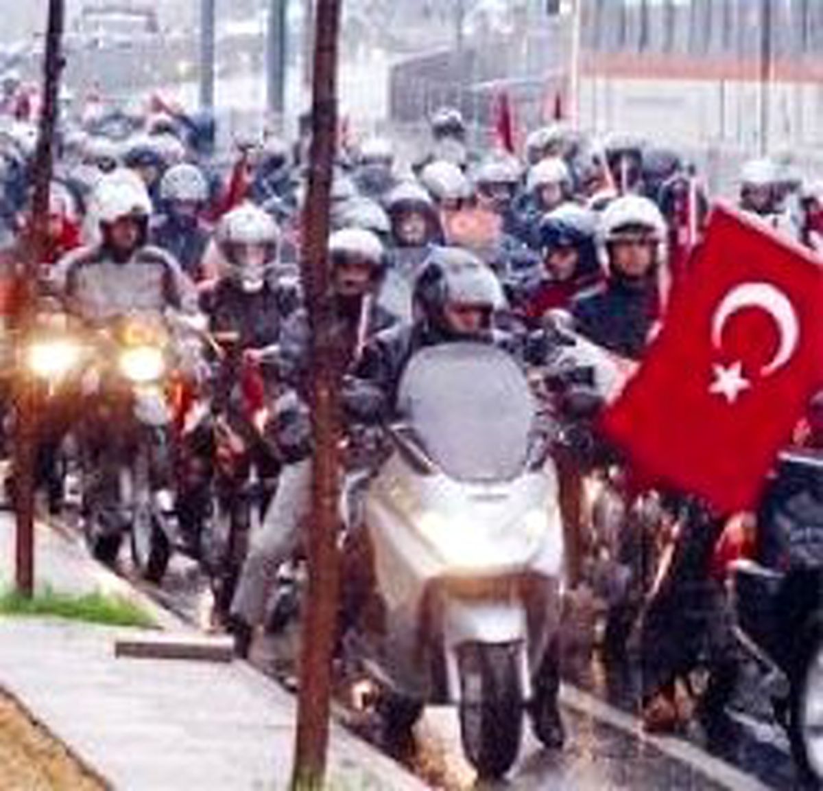 İnternette Buluştular Şehitliğe Koştular