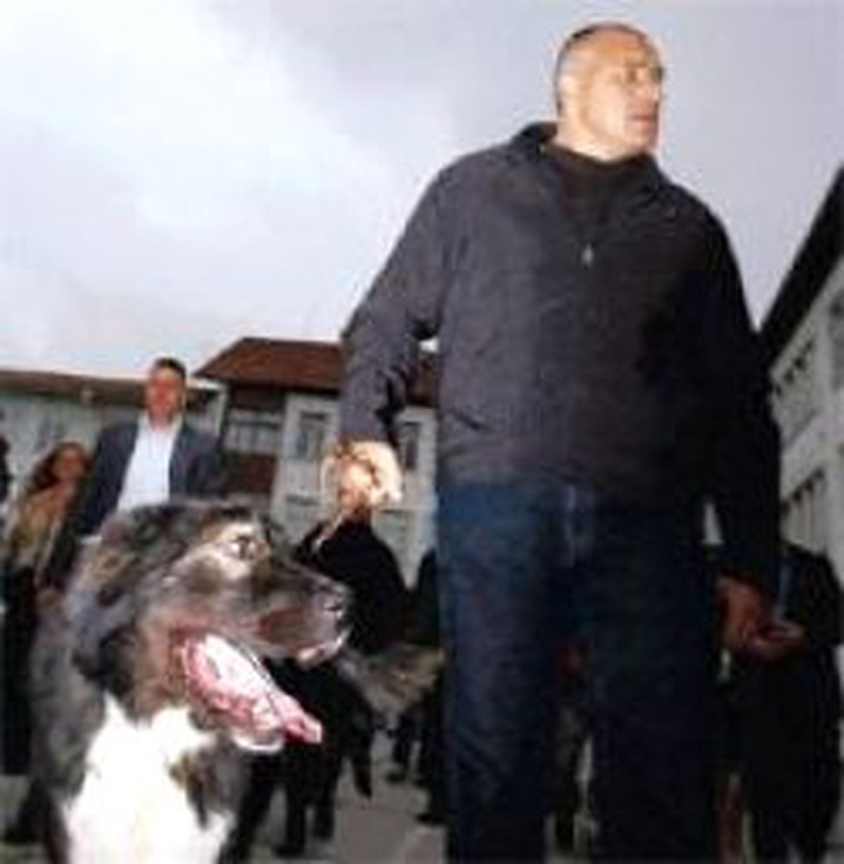 Komşuda Sağ Yükselişte