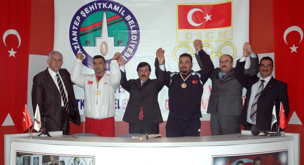 Bilek Güreşinde Büyük Başarı