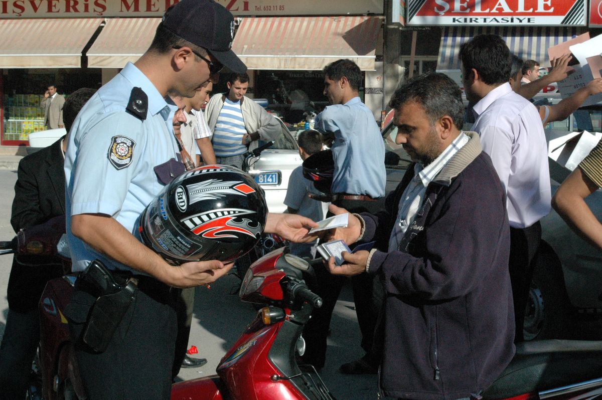 Birecik İlçesinde Trafik Canavarına Karşı Kasklı Uyarı