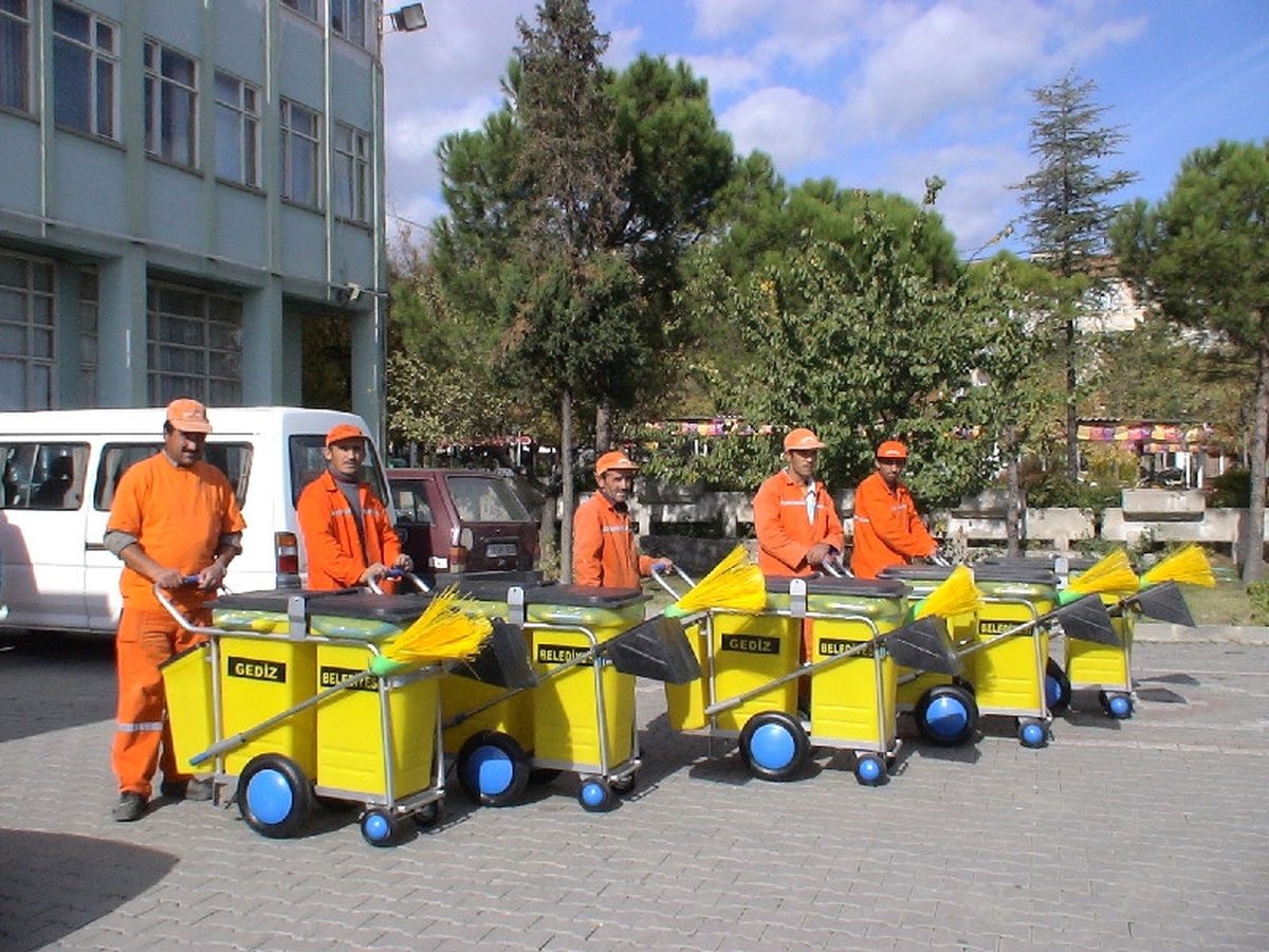 Gediz Sokakları Mobil Temizlik Ekiplerine Emanet