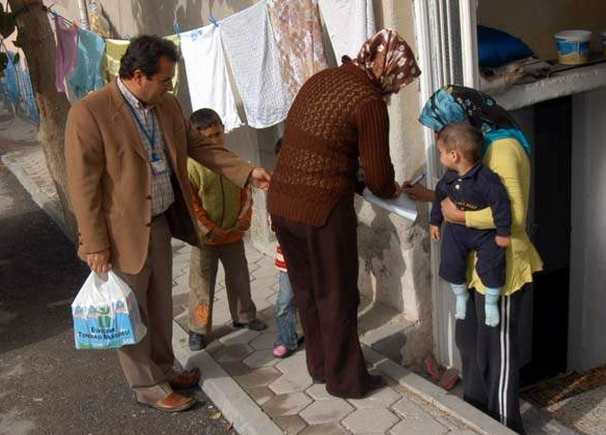 Tepebaşı'ndan 237 Aileye 35 Bin Litre Süt Yardımı