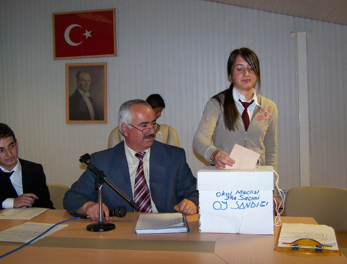 Demokrasi Eğitimi ve Okul Meclisleri Projesi