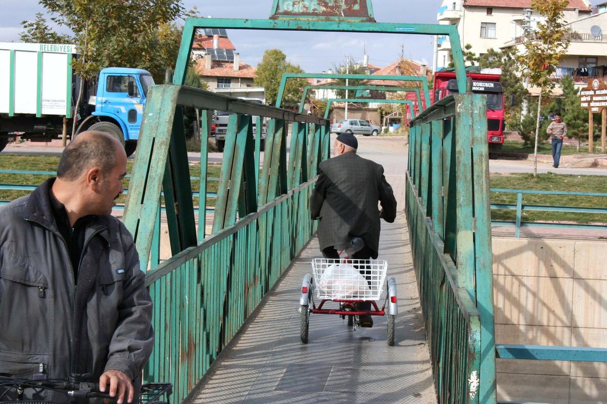 Yaya Köprüsünde Taşıt Trafiği