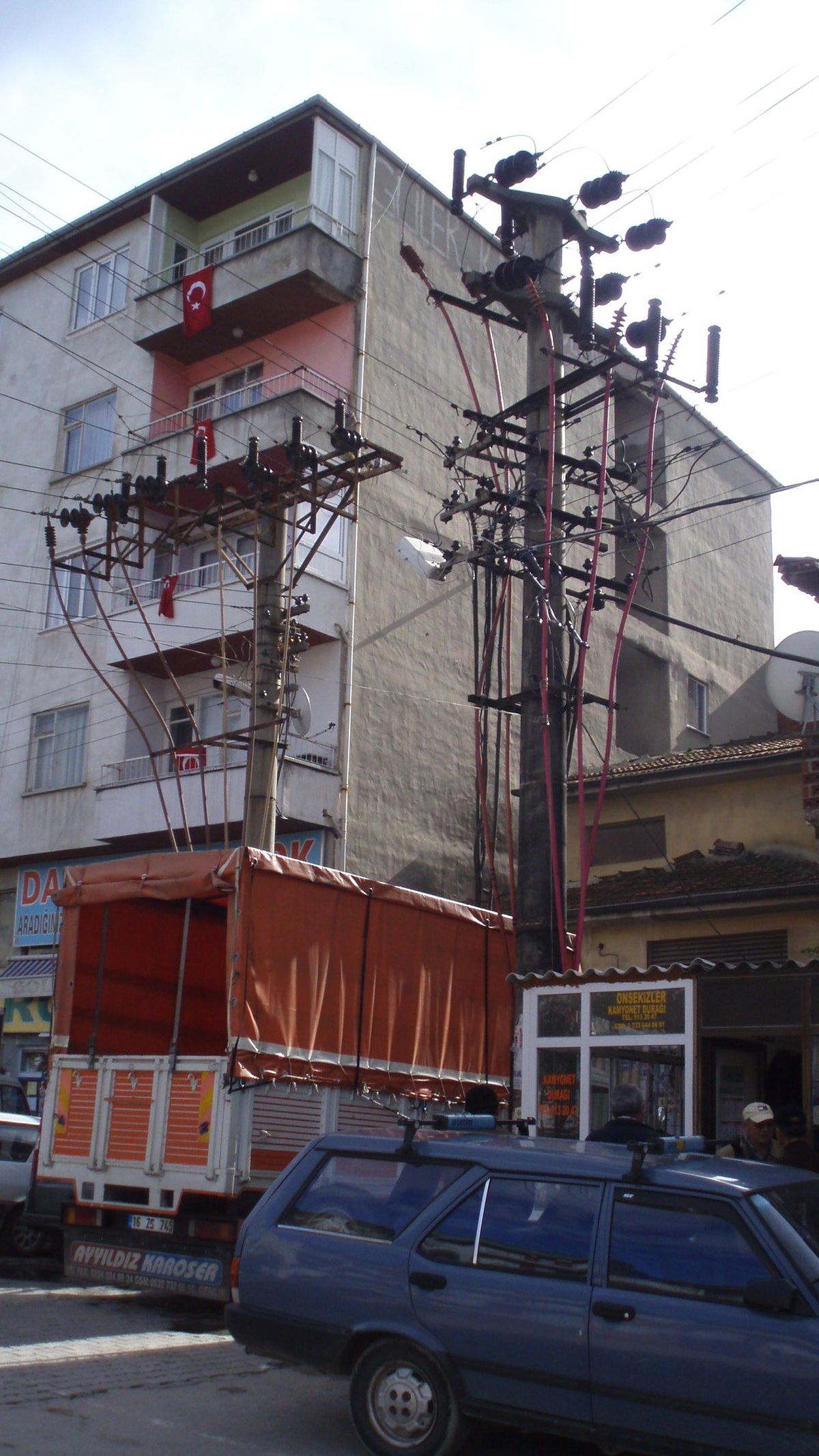 Gemlik'te Elektrik Kabloları Yerin Altından Geçirilecek