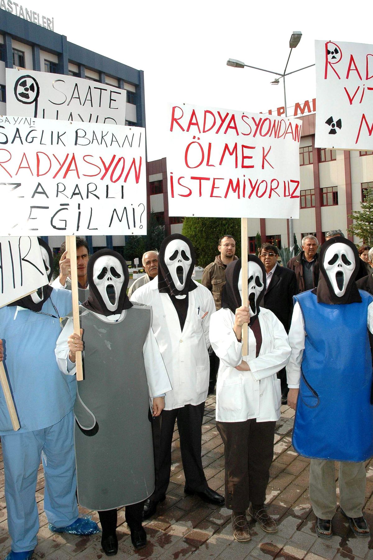Radyoloji Çalışanları Tabuta Girip Eylem Yaptı