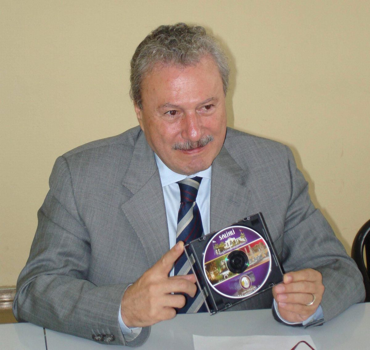 Salihli Belediyesi Tanıtım Cd'si Bastırdı