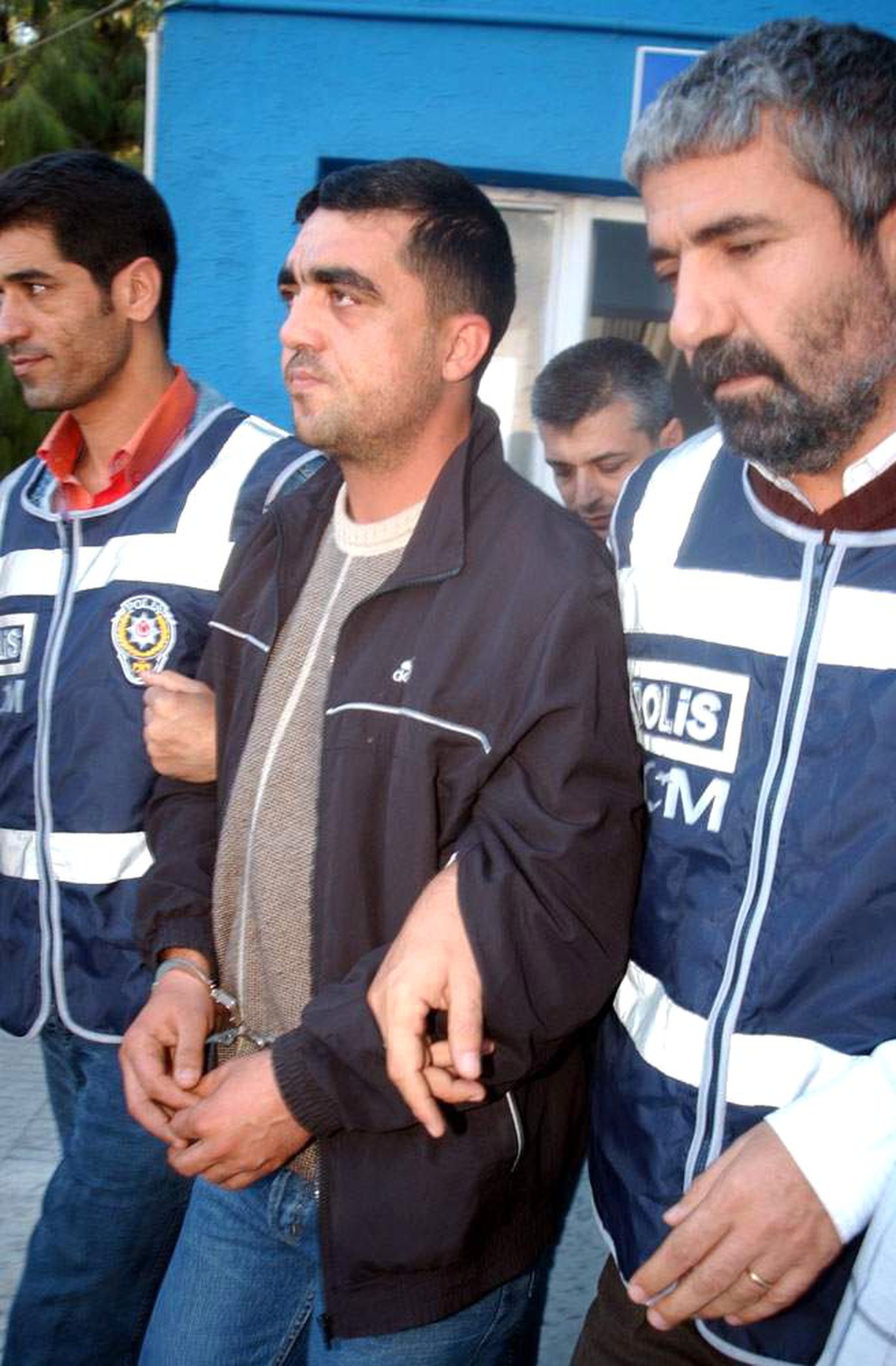12 Ayrı Suçtan Aranan Zanlı, 22 Gram Esrarla Yakalandı