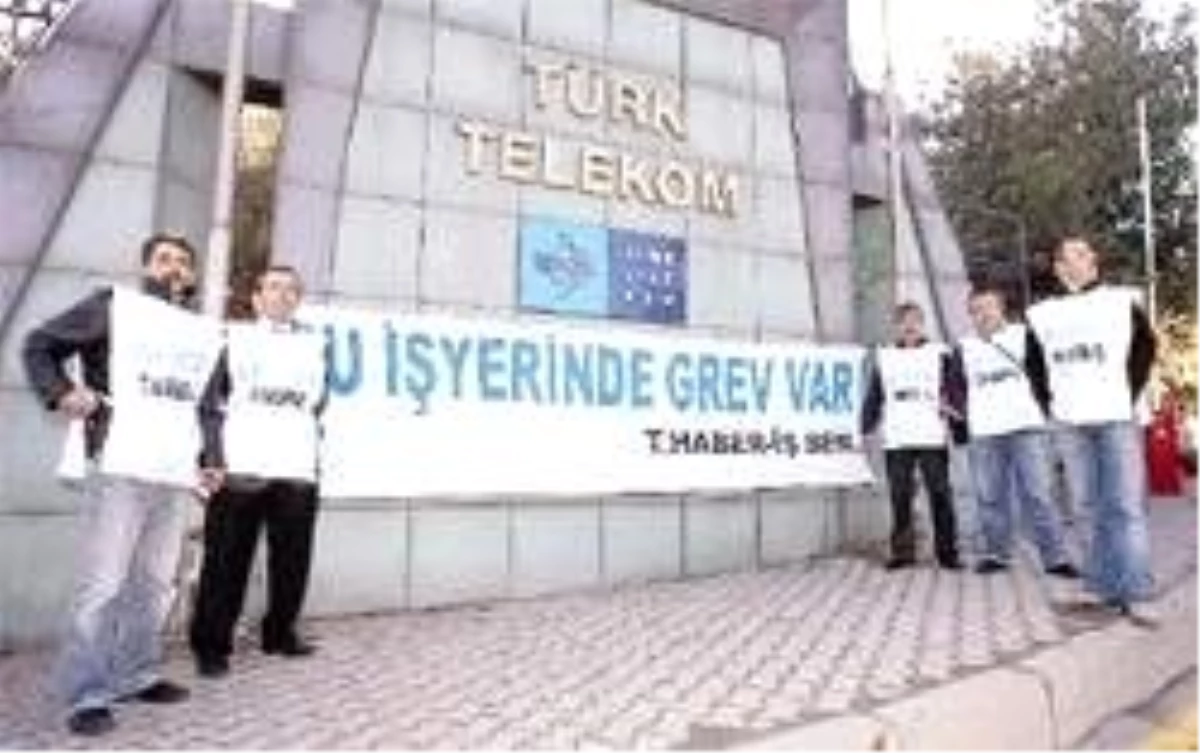 Grevdeki Telekom İşçilerine Sendikadan Ödeme
