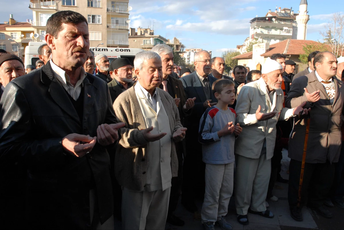 Karaman\'da İlk Hac Kafilesi Kutsal Topraklara Uğurlandı