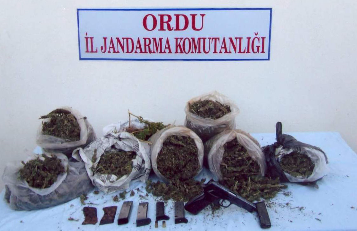 70'lik Silah ve Uyuşturucu Kaçakçısı