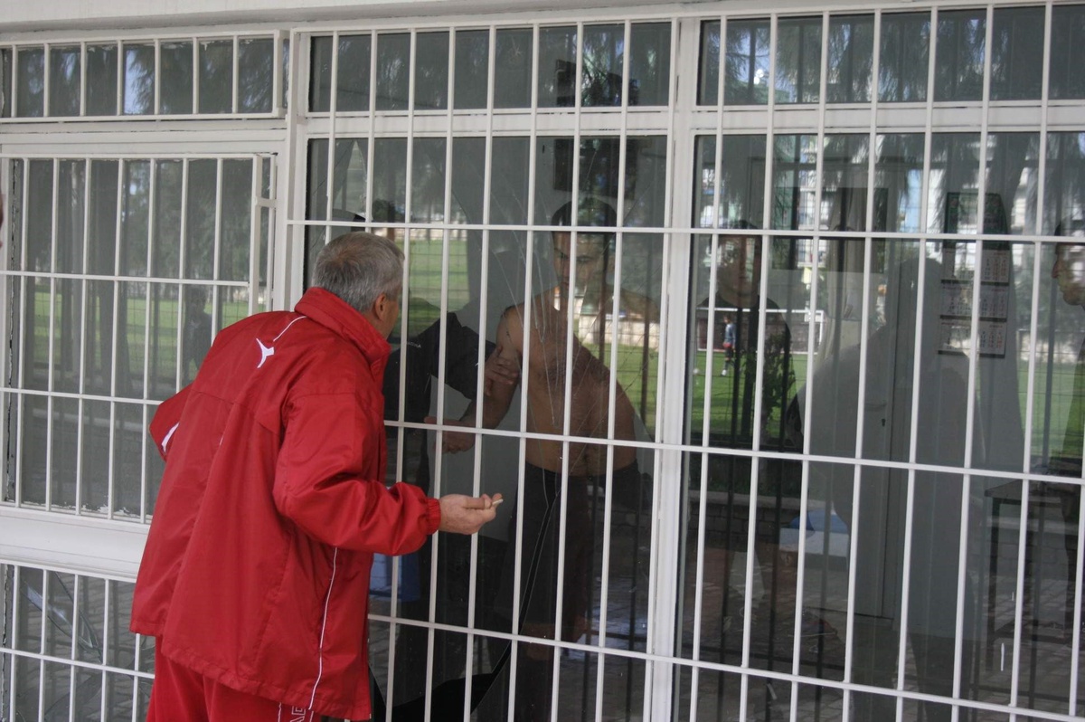 Bu Defa Futbolcular Değil Hakem ile Teknik Direktör Kapıştı
