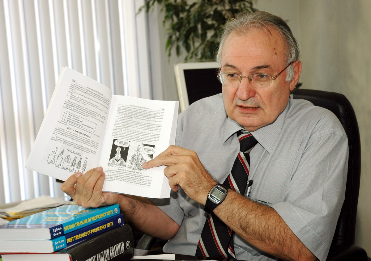 Meü Fen-edebiyat Fakültesi Dekanı Sezer'den 4 Yeni Kitap