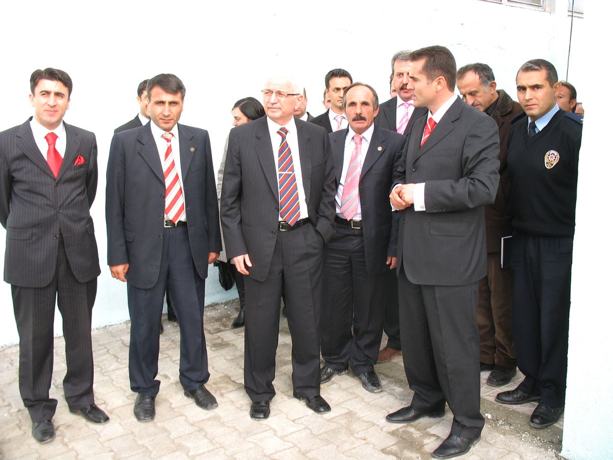 Vali Güngör'den Açılış Zinciri