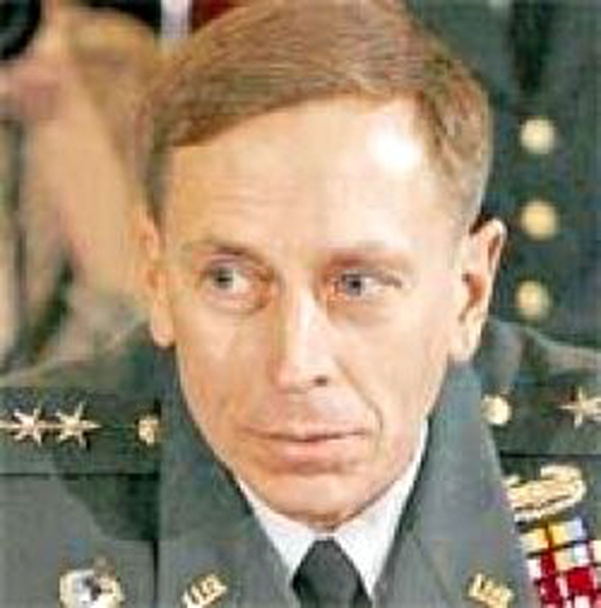 Petraeus'a General Seçtirecekler