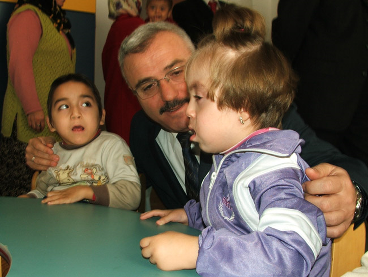 Başkan Kaldırım'dan Zihinsel Engelli Çocuklara Şefkat