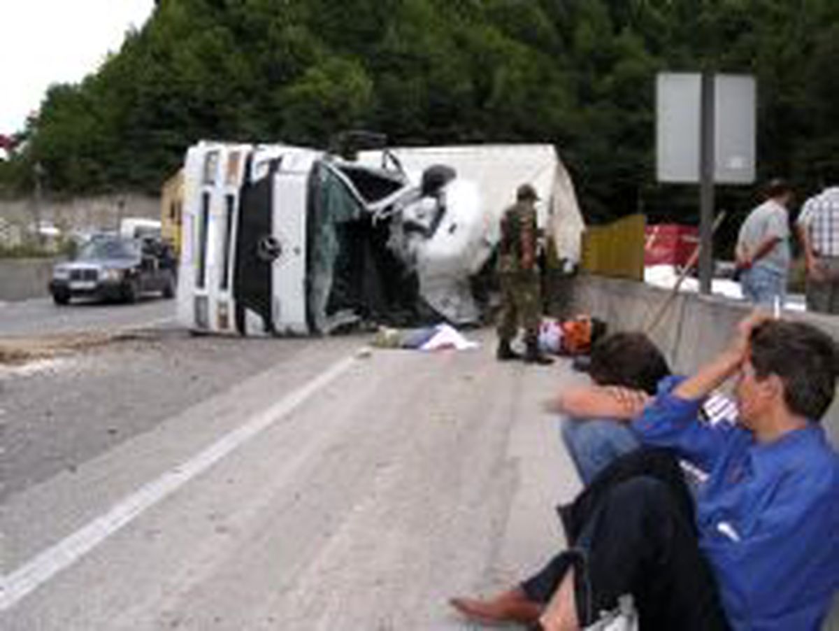 Otomobil, Gelivera Deresi'ne Uçtu: 4 Ölü