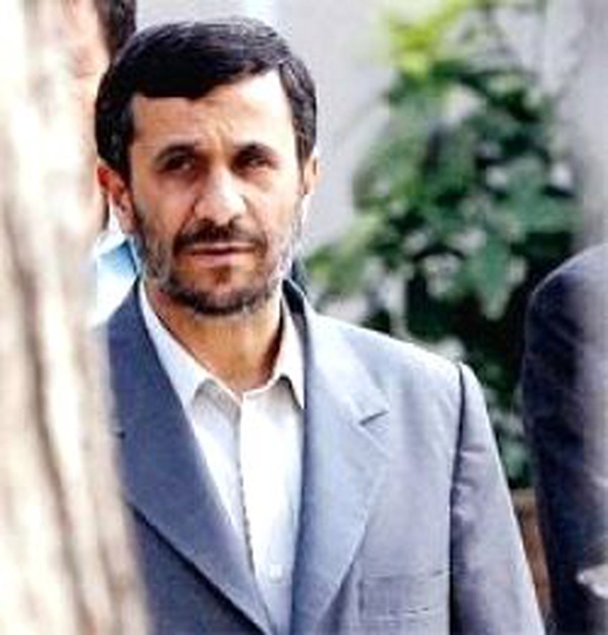 Ahmedinejad Hem Köpek Hem de Lüks Tabusunu Yıktı