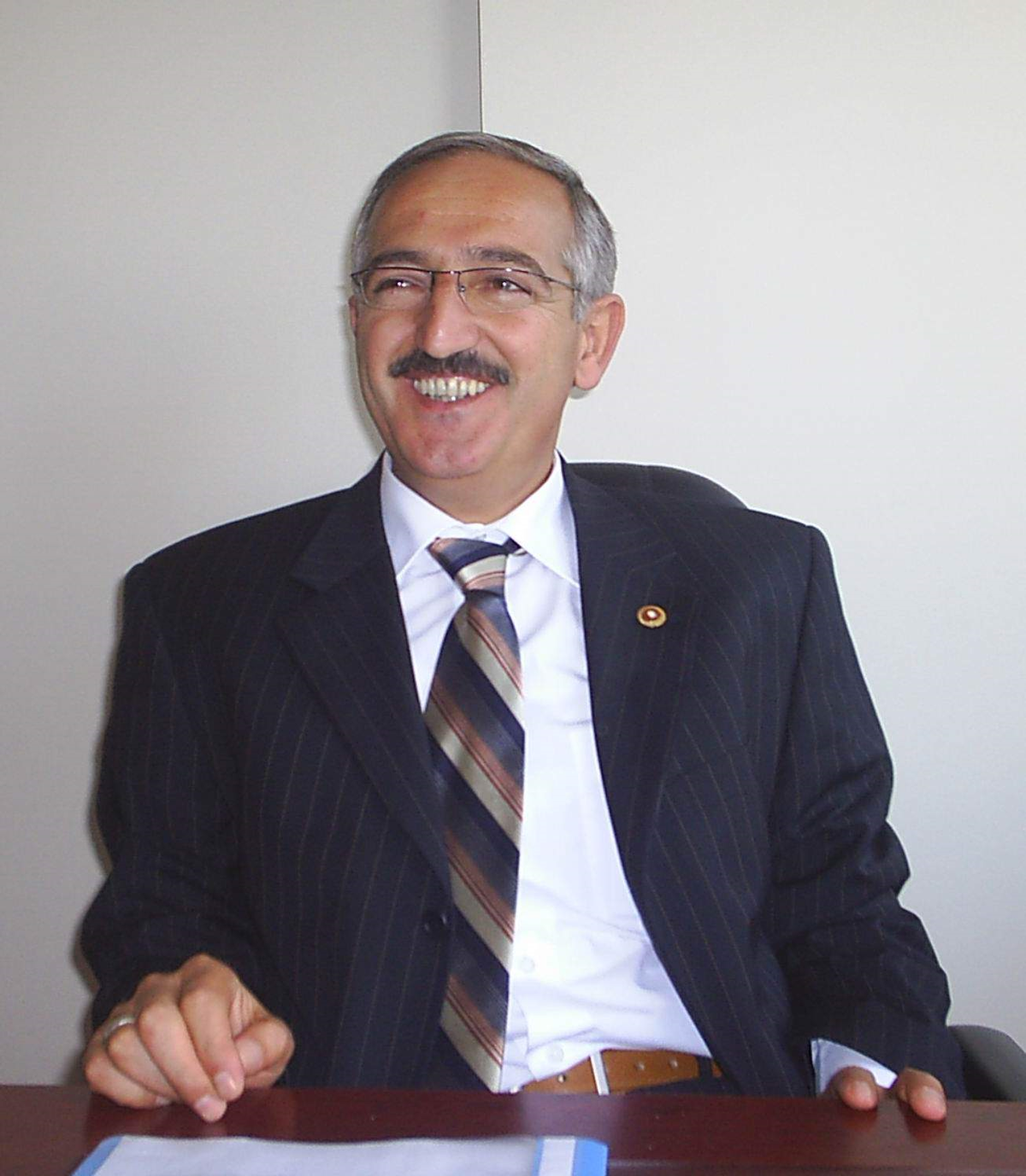 Salihli Öğretmenevi Yapımı Valilik Oluru Bekliyor