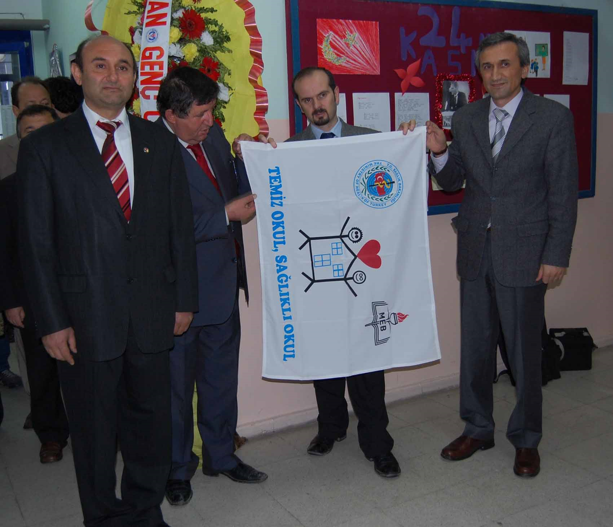 Hasköy Cumhuriyet İlköğretim Okulu'na 'Beyaz Bayrak'