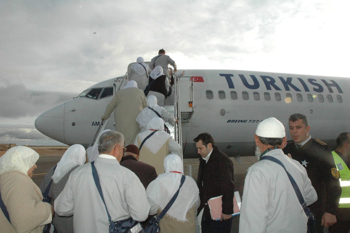 Sivaslı Hacılar İlk Kez Sivas'tan Uçakla Arabistan'a Gitti