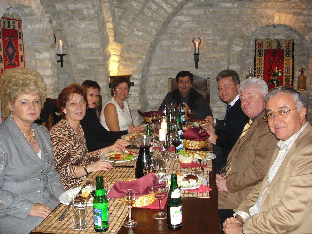 Kemer Belediye Başkanı Şeker, Macaristan'dan Döndü
