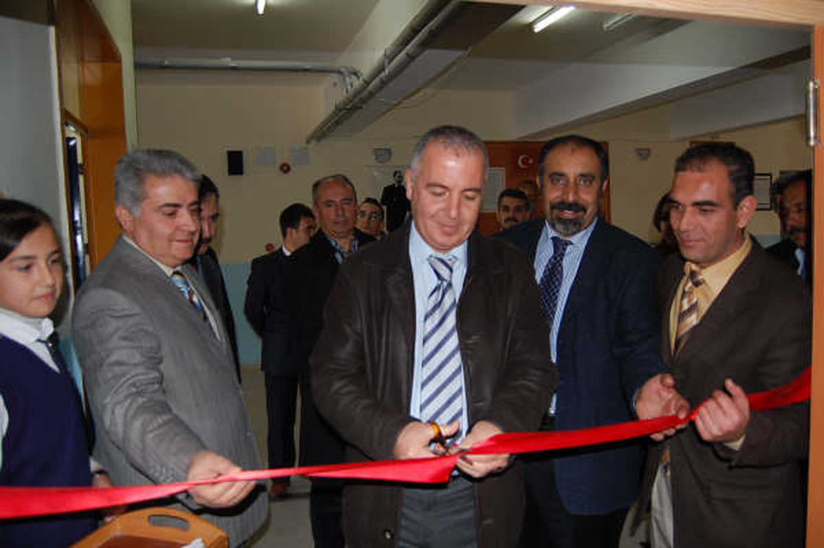 Mako'dan Topbaşı İlköğretim Okulu'na Konferans Salonu ve Kütüphane