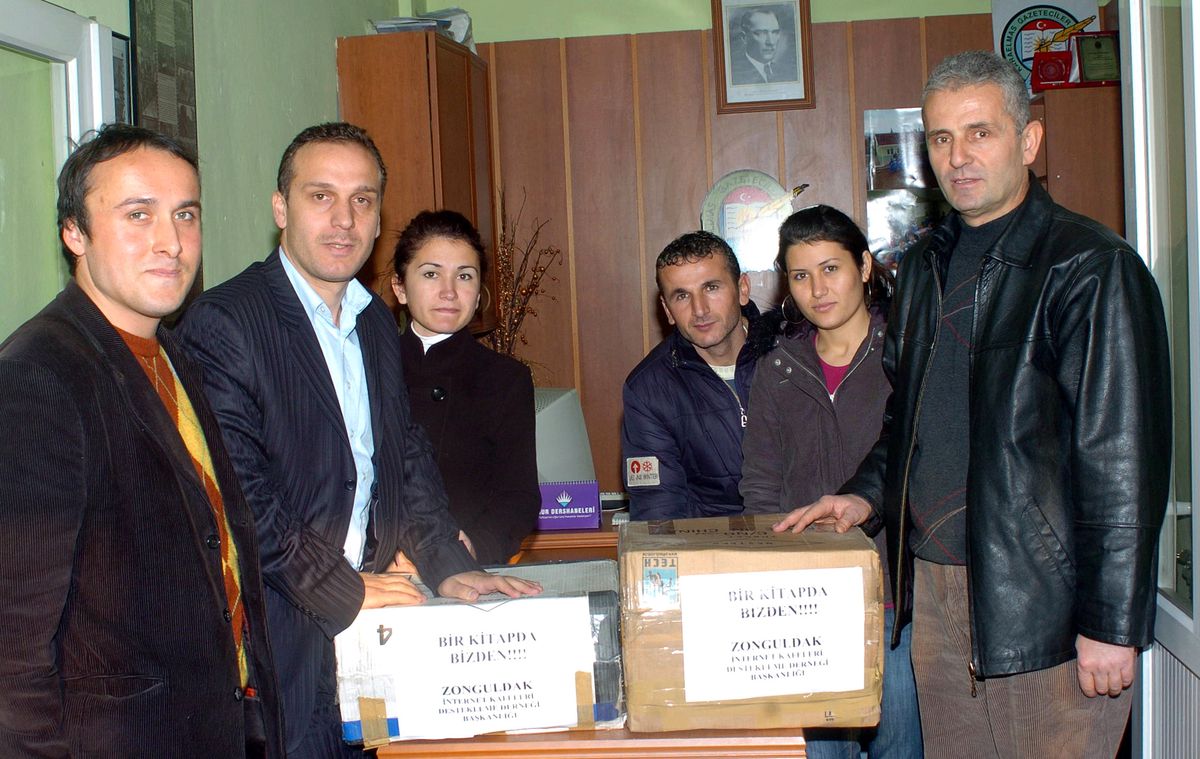 Zonguldak İnternet Kafeleri Destekleme Derneği'nden 'Eğitim' Kampanyasına Destek