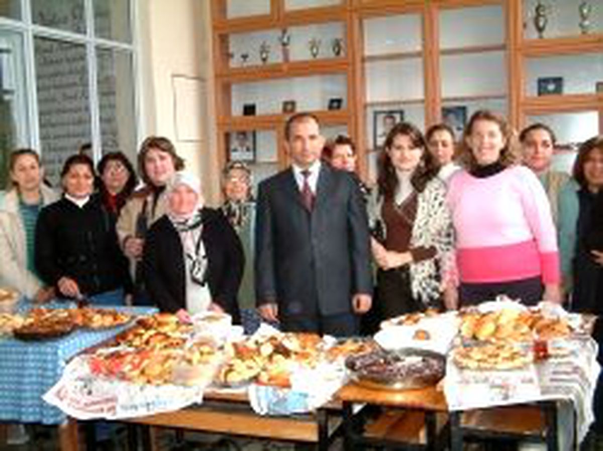 Salihli'de Şehit Aileleri Yararına Kermes