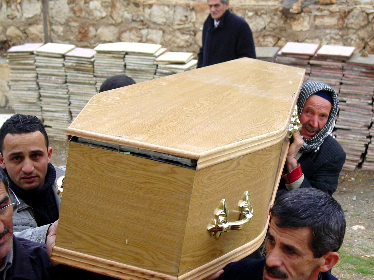 İki Kardeş Gözyaşları Arasında Toprağa Verildi