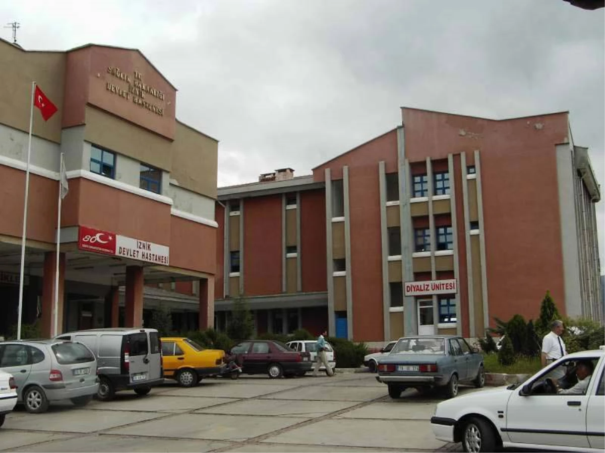 İznik Devlet Hastanesi\'nin Zemini Çürük Çıktı