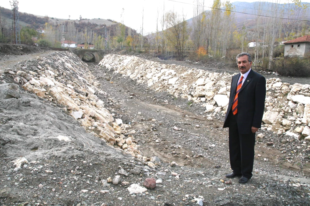 Yozgat\'ın Aydıncık Belediyesi, Dere Islah Çalışmalarını Tamamlıyor