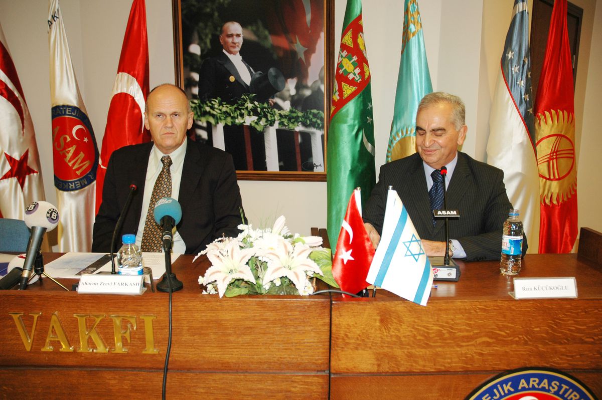 Eski İsrail İstihbarat Başkanı Asam'da Konferans Verdi