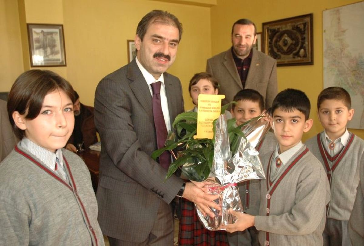 Başkan Dinç'e Öğrencilerden Teşekkür Ziyareti