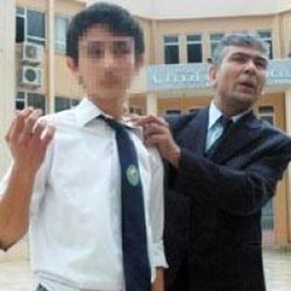 Okula Dayak Baskını