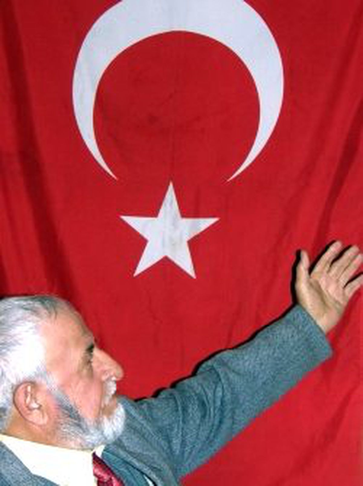68 Yaşındaki Şairin Bayrak Sevgisi