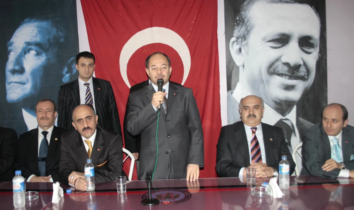 Bakan Akdağ, Erzurum\'da Partililerle Bayramlaştı