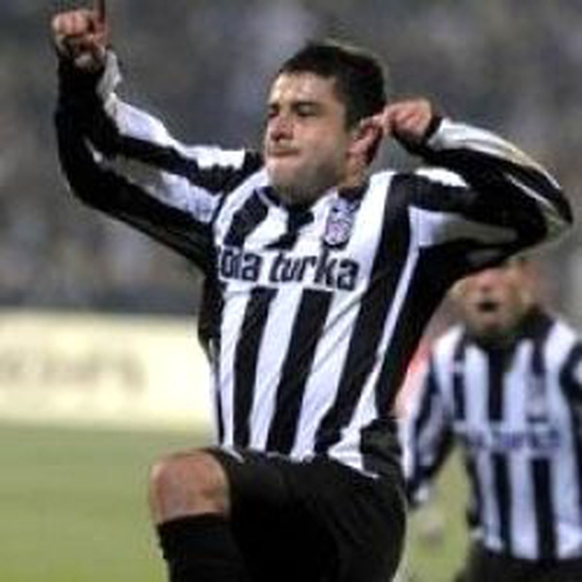 Tello, R.Carlos'tan İyi
