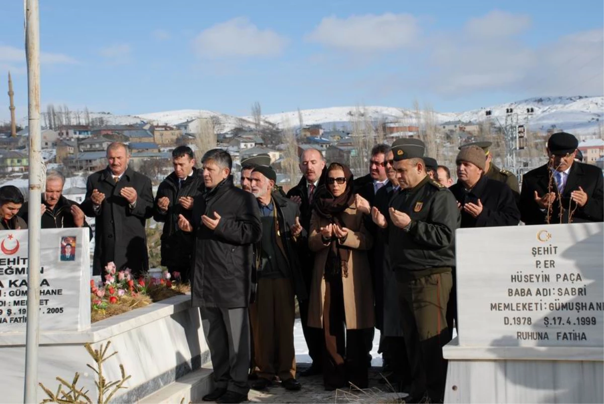 Vali Enver Salihoğlu, Şehit Ailelerini ve Şehit Mezarlarını Ziyaret Etti.