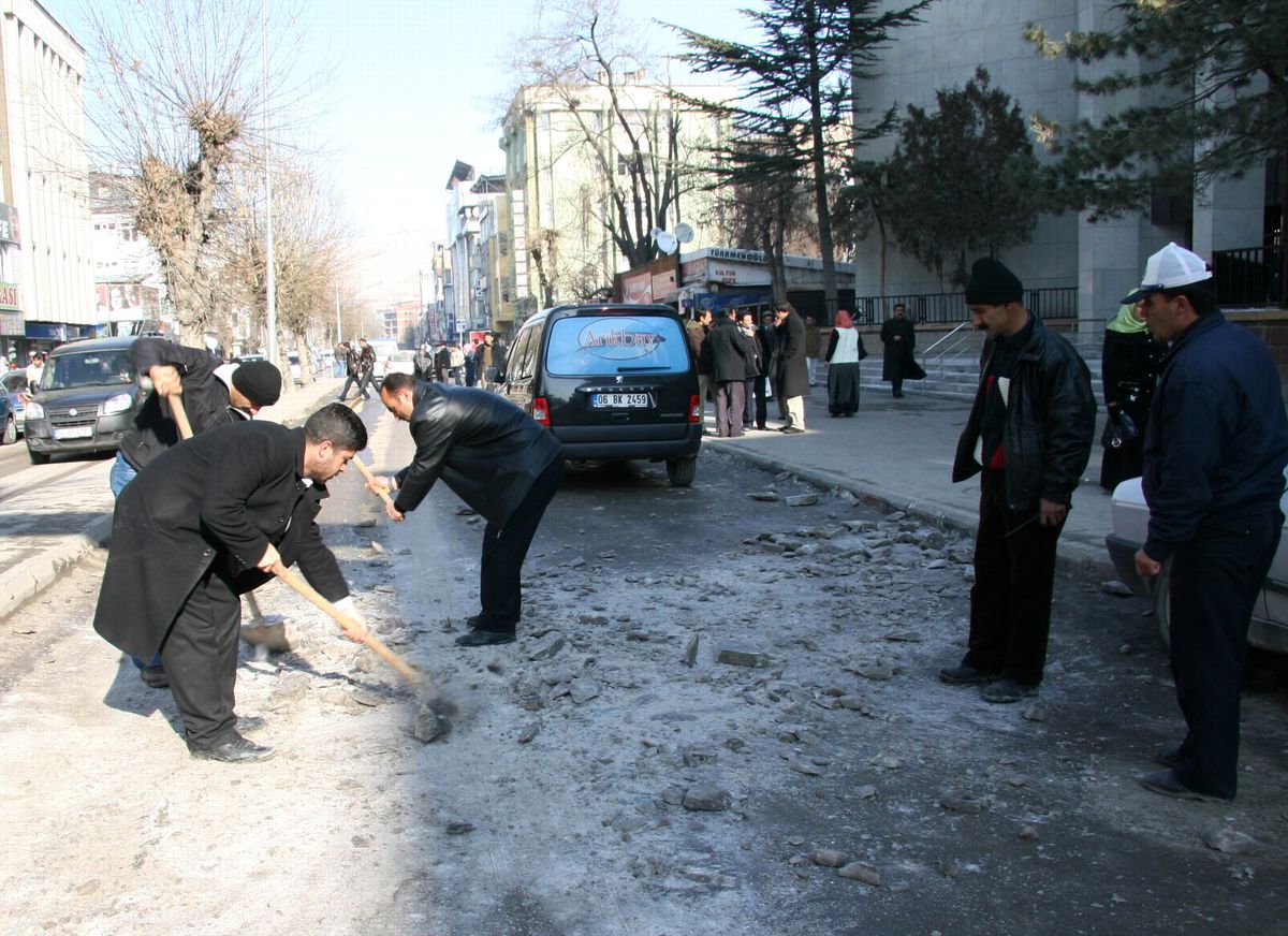 Buz Kırma Ekibi İş Başında