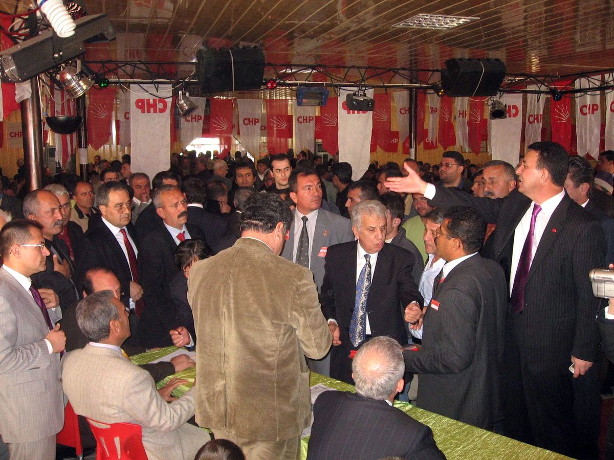 CHP Manavgat İlçe Kongresi'nde Gerginlik